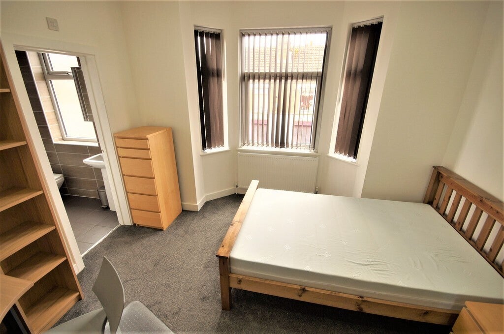 Room Irving Road in Coventry