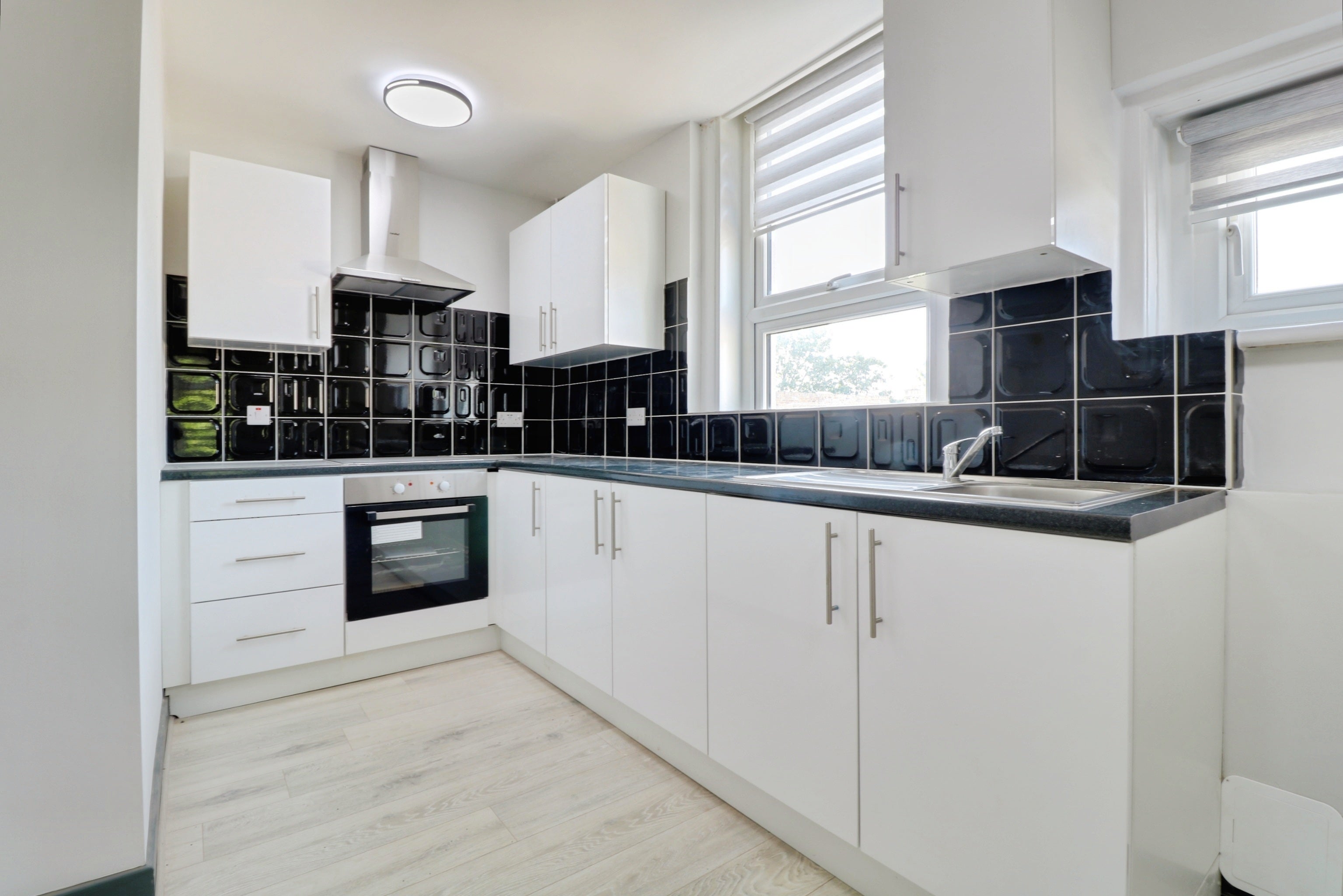 Flat Fowler Close in Southend-on-Sea