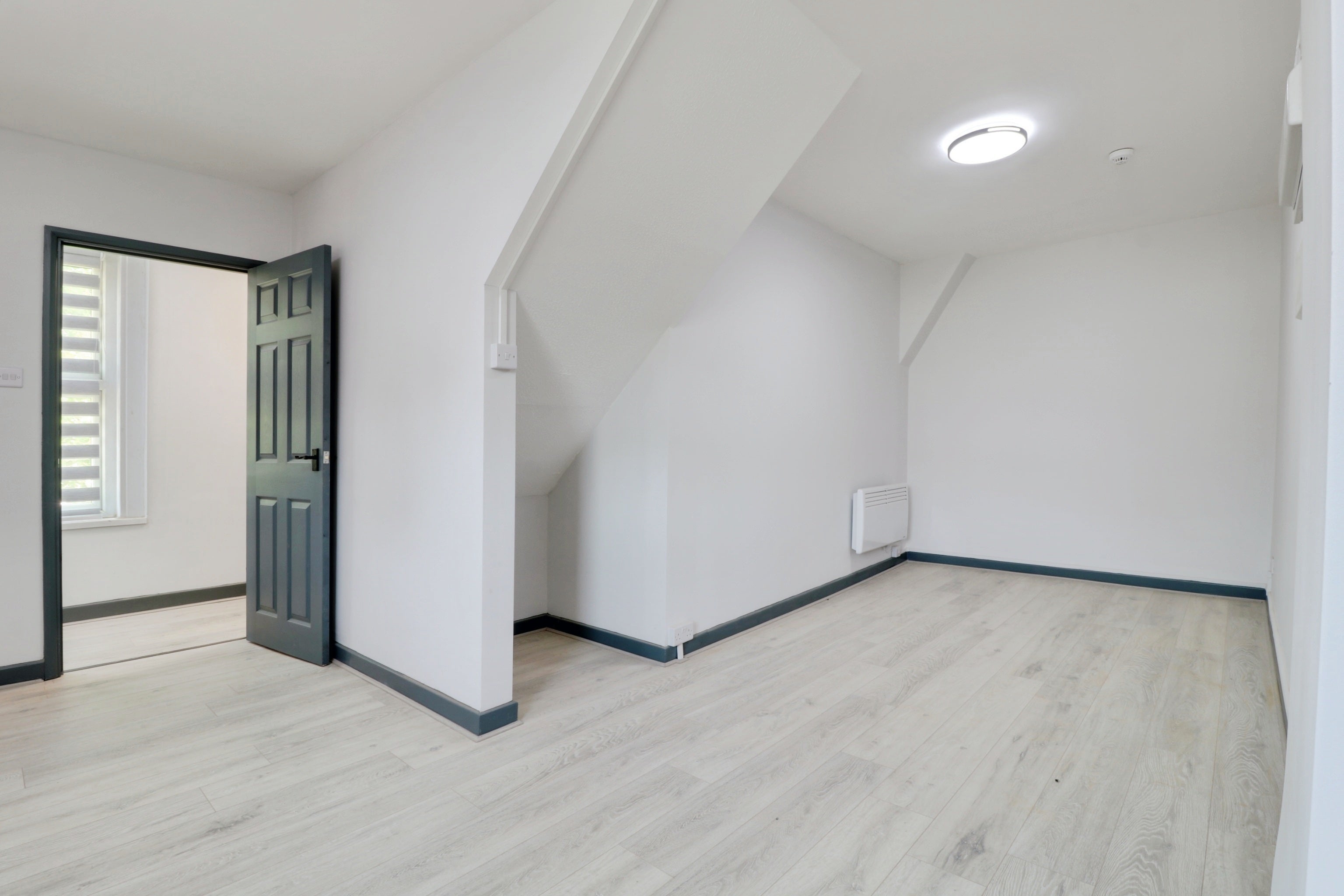 Flat Fowler Close in Southend-on-Sea