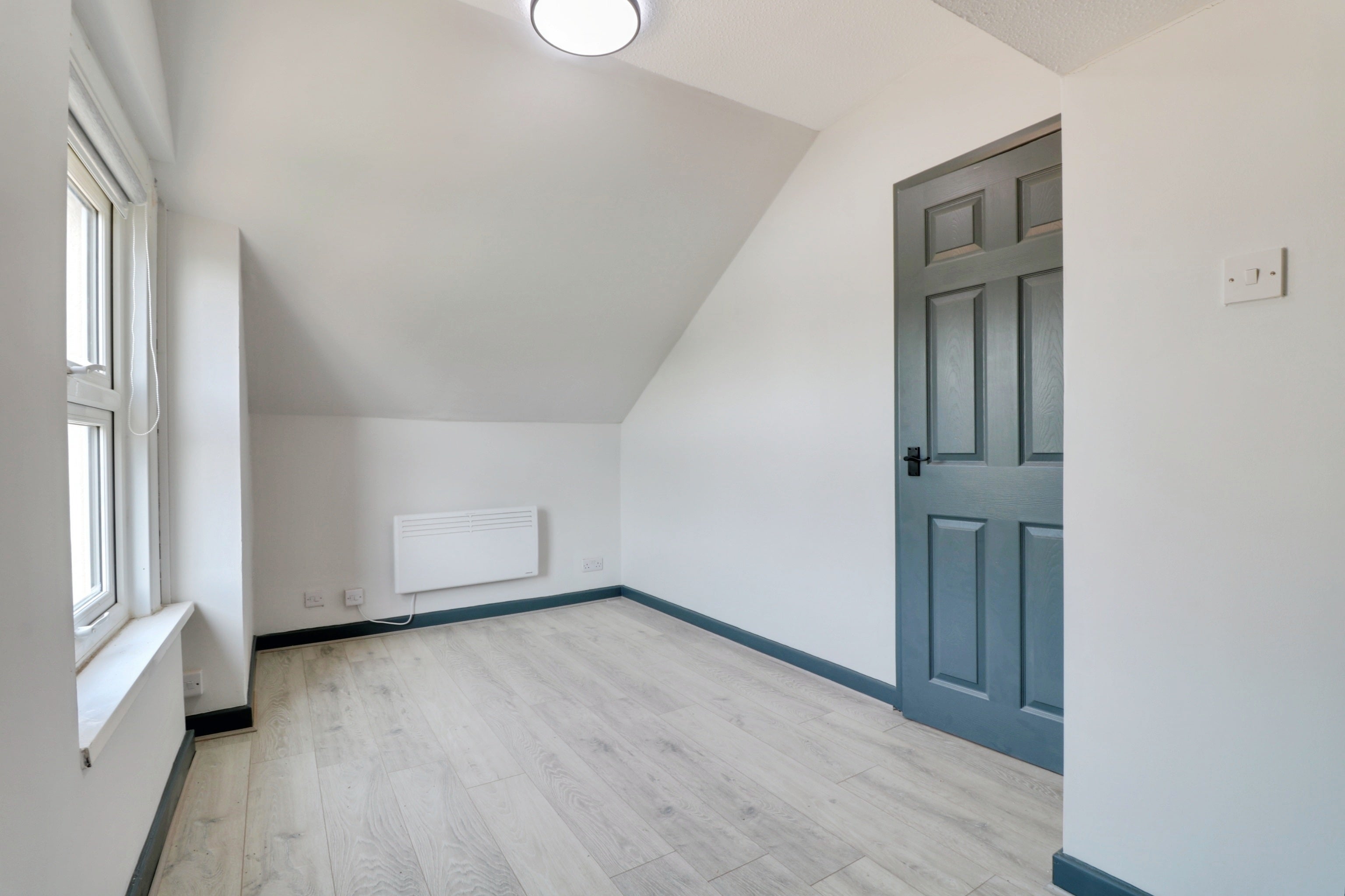 Flat Fowler Close in Southend-on-Sea