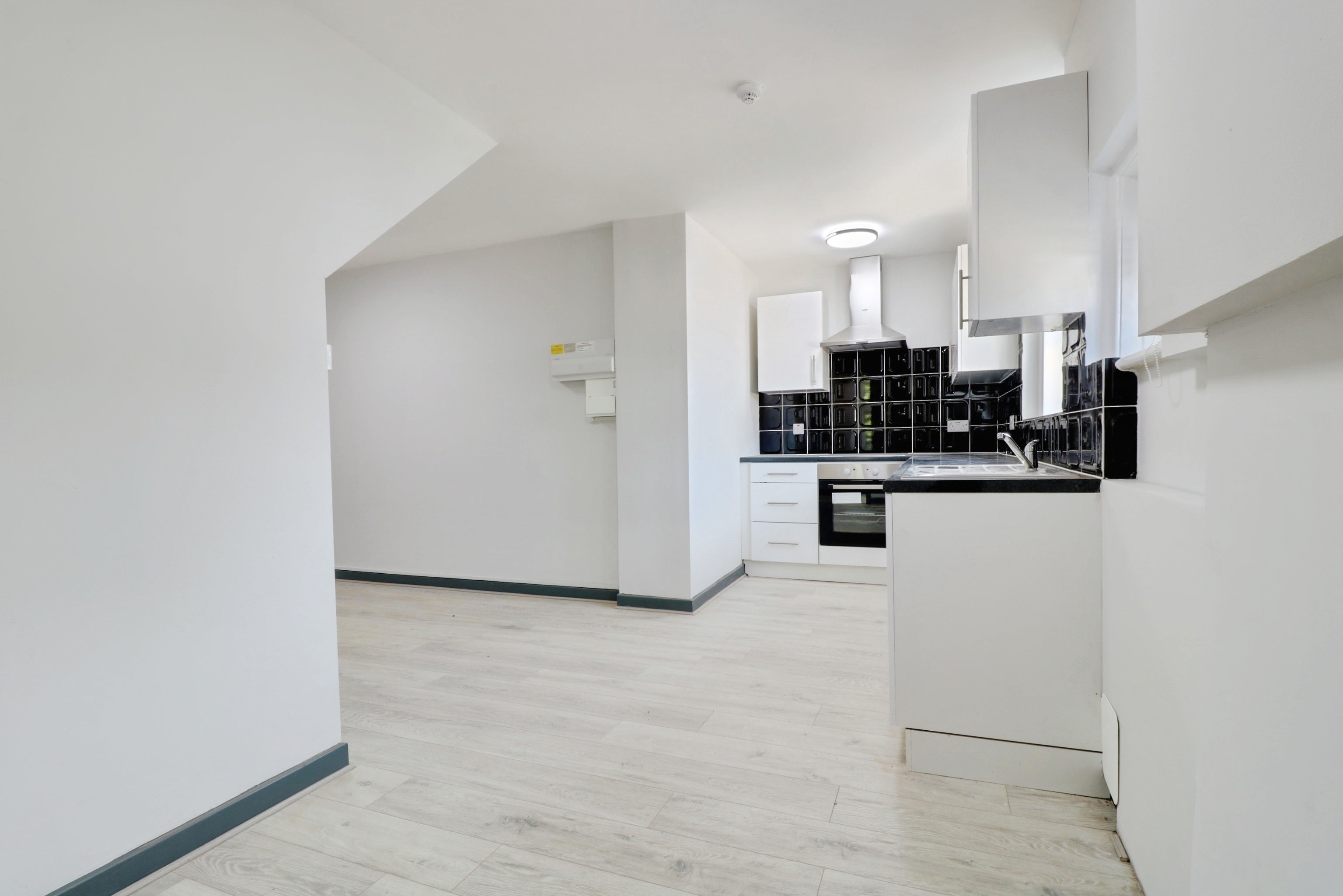 Flat Fowler Close in Southend-on-Sea
