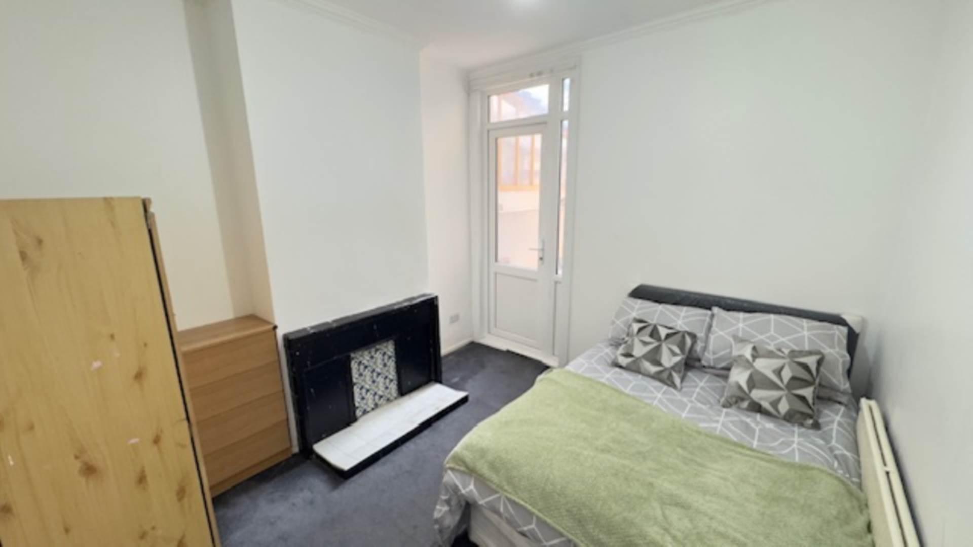 Room Green Street in London