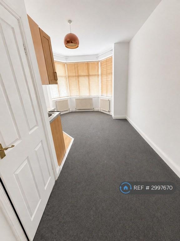 Flat Hoop Lane in Greater London