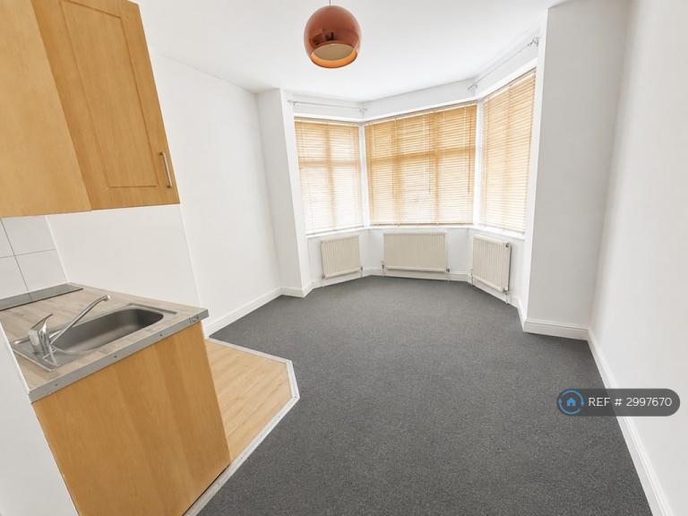 Flat Hoop Lane in Greater London
