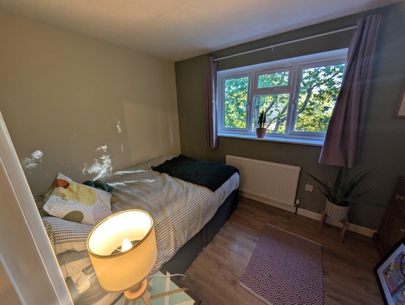 Room Whitefield Road in Bristol