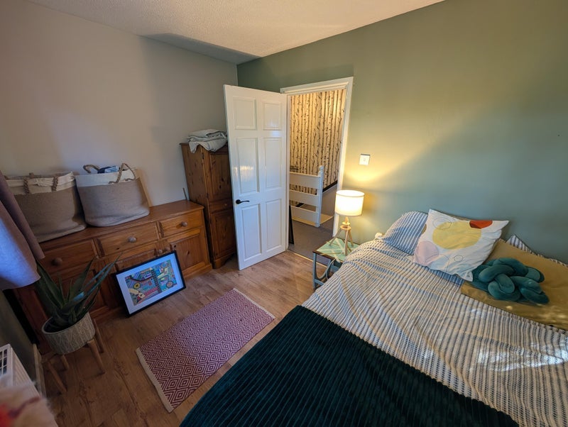 Room Whitefield Road in Bristol