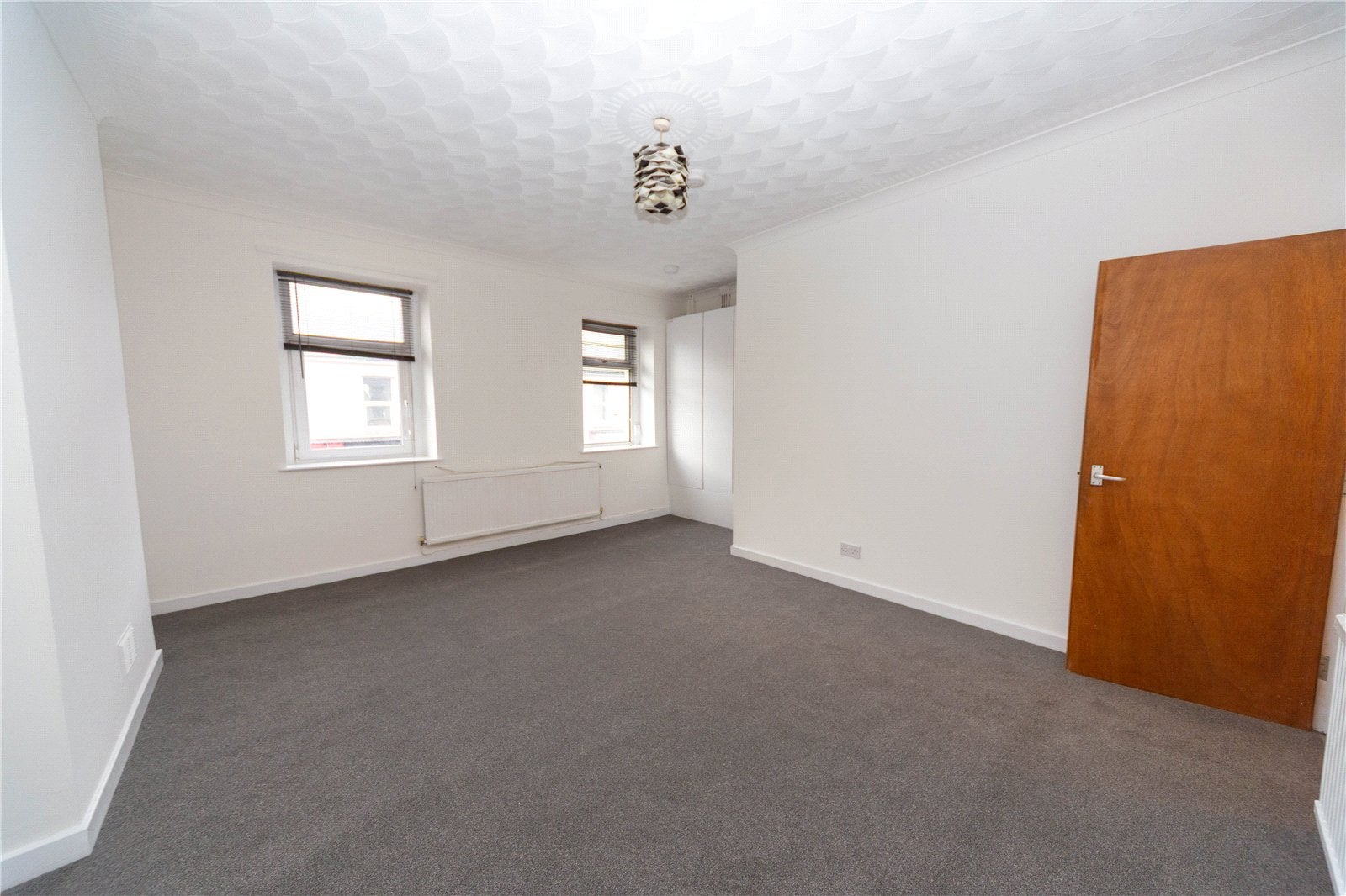 Flat Upper Clifton Street in Cardiff