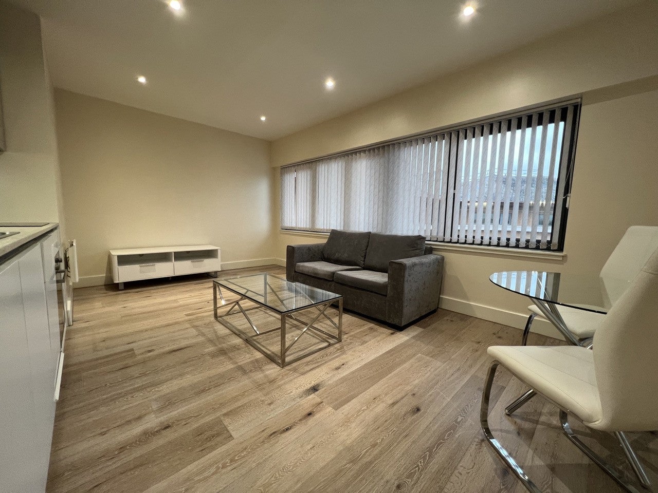 Flat Mondial Way in Greater London