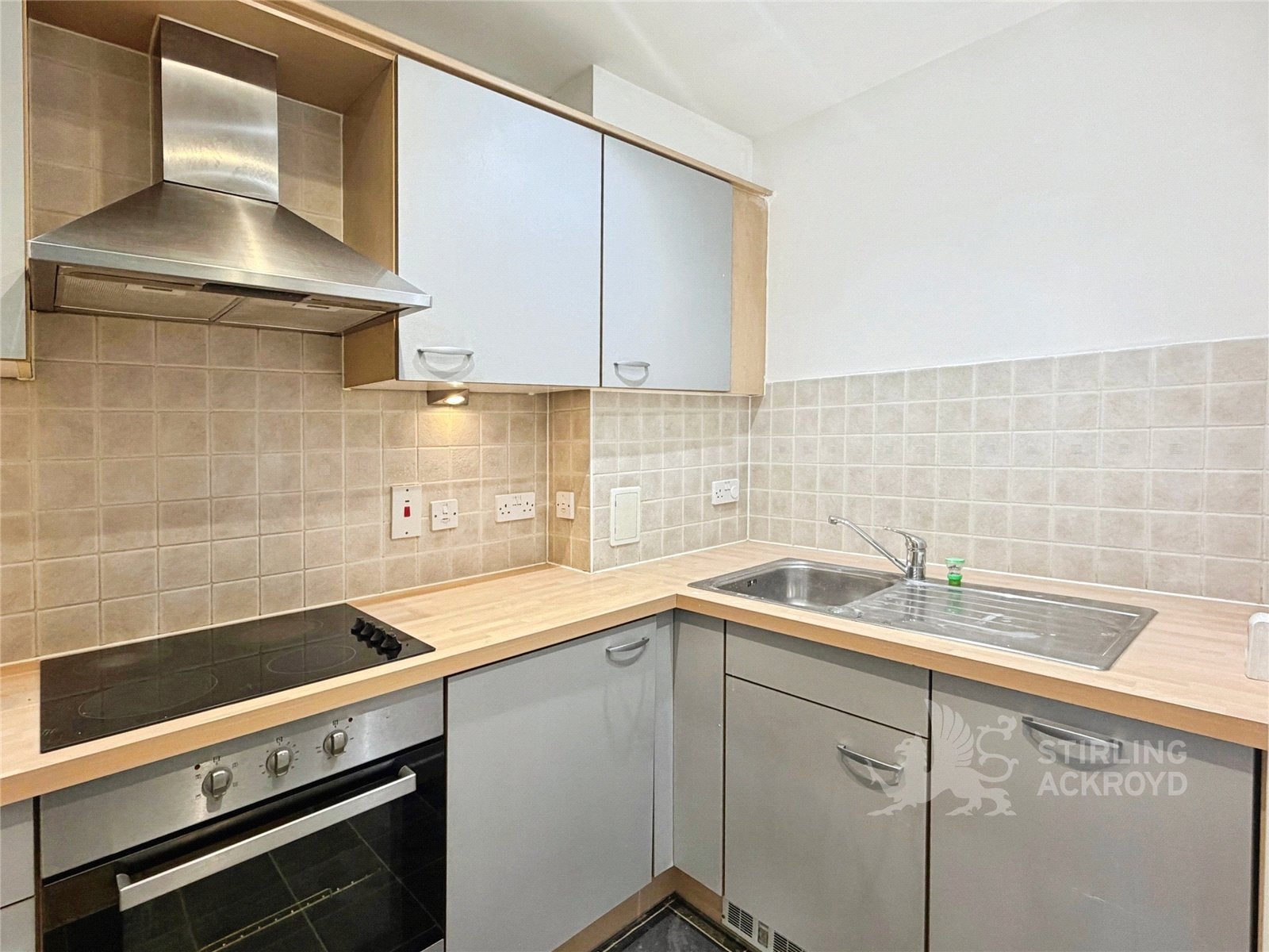 Flat Oriental Road in Woking