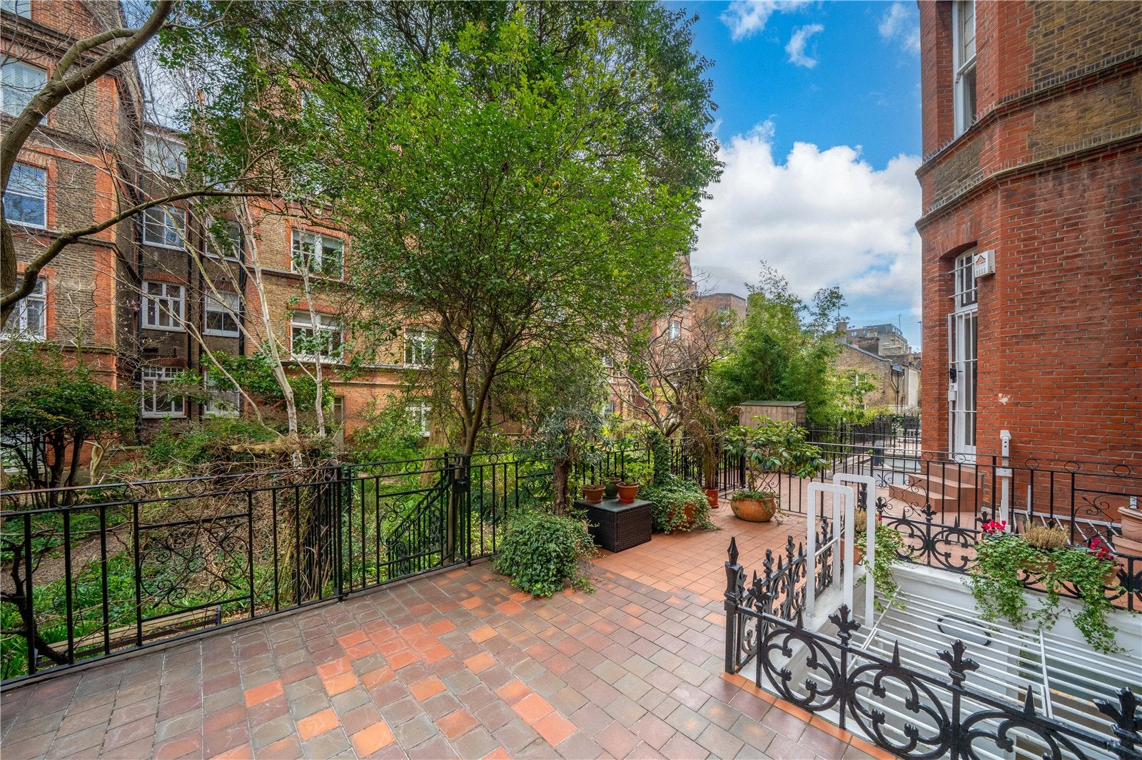 House Bina Gardens in Greater London