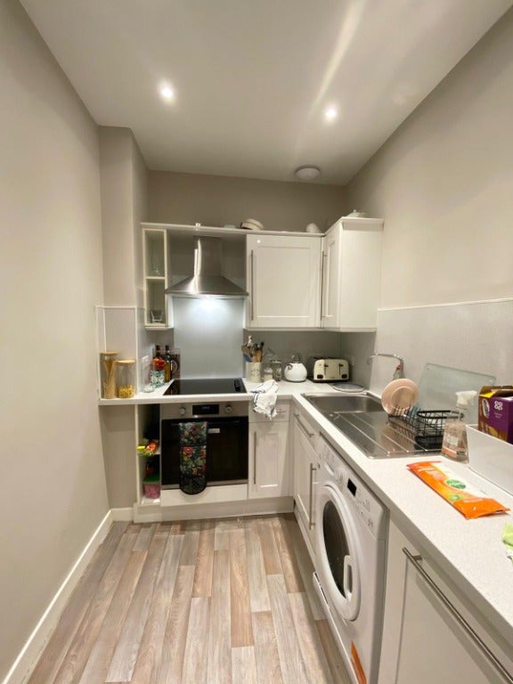Flat Cathcart Place in City of Edinburgh