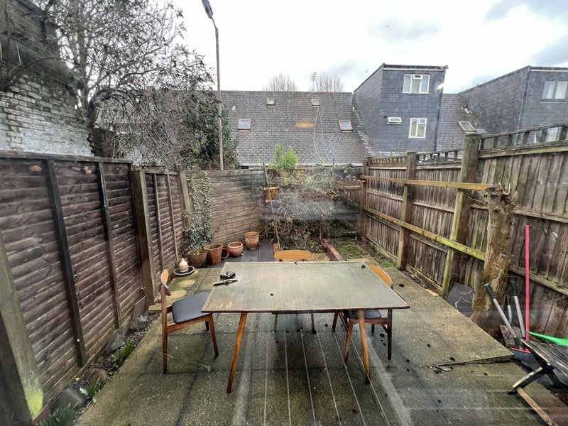 Room Armour Close in Greater London