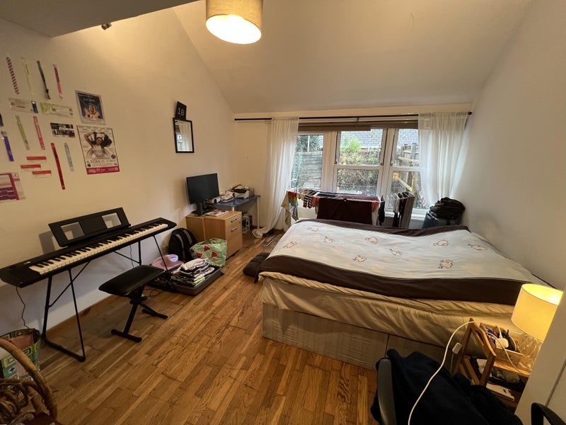 Room Armour Close in Greater London