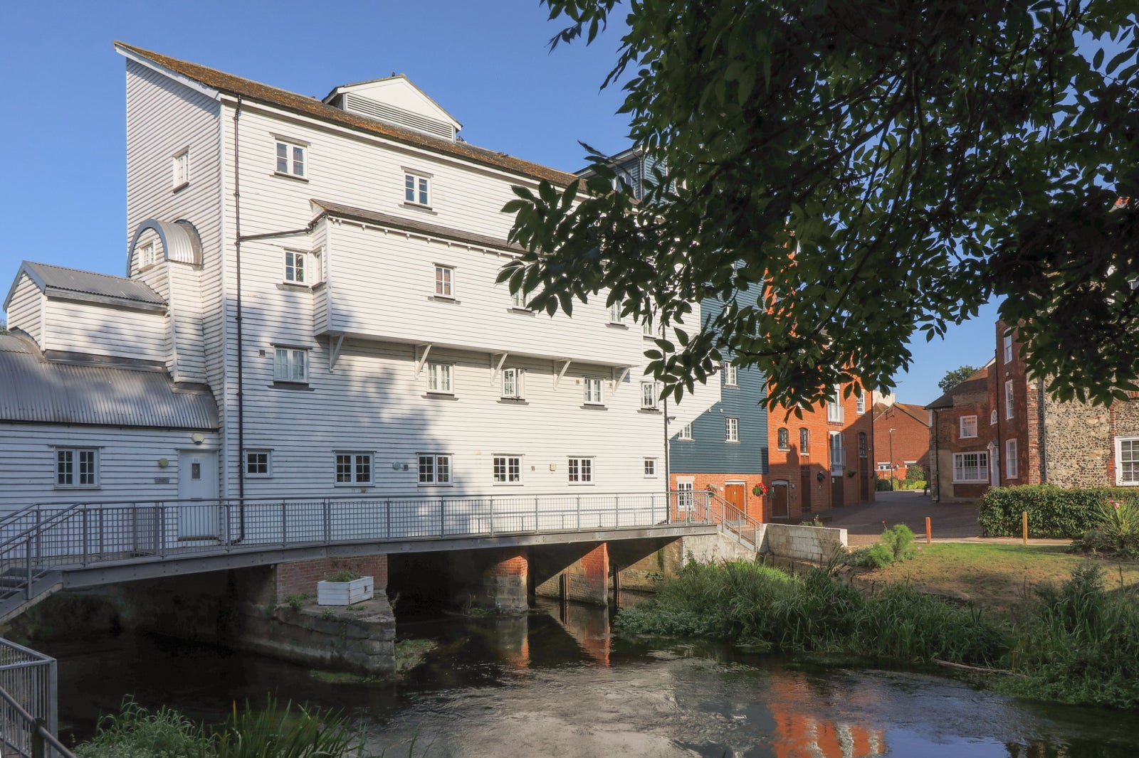 Flat Weir Court in Canterbury