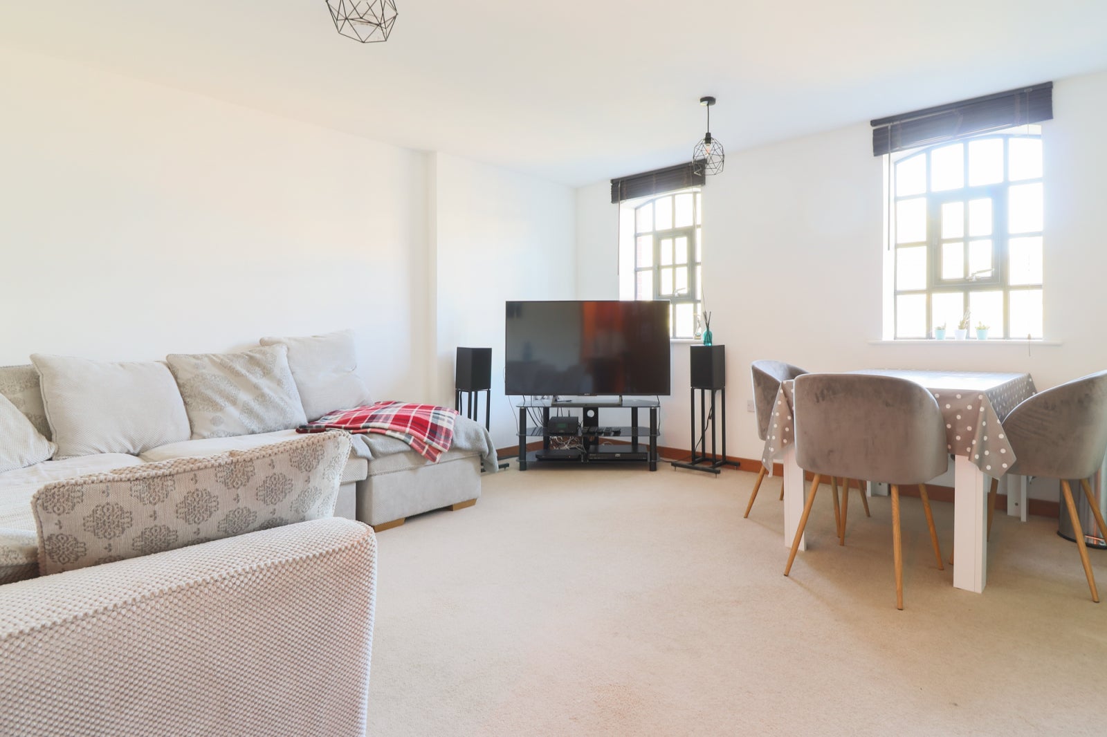Flat Weir Court in Canterbury