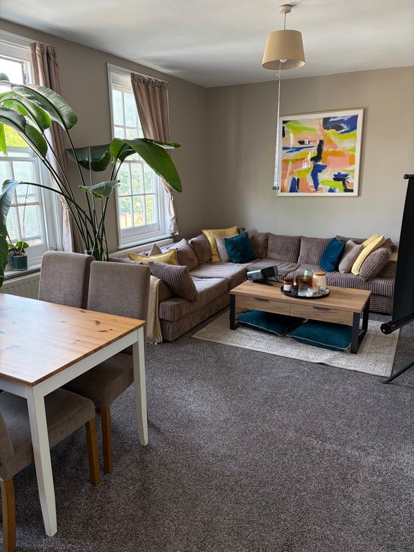 Room Gunnersbury Lane in Greater London