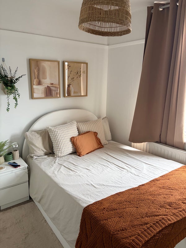 Room Gunnersbury Lane in Greater London