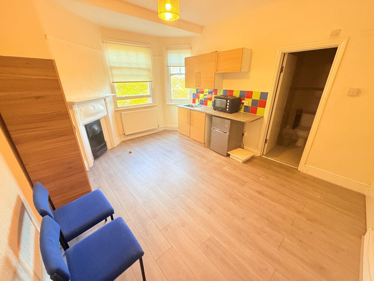 Room Cannon Hill in Greater London