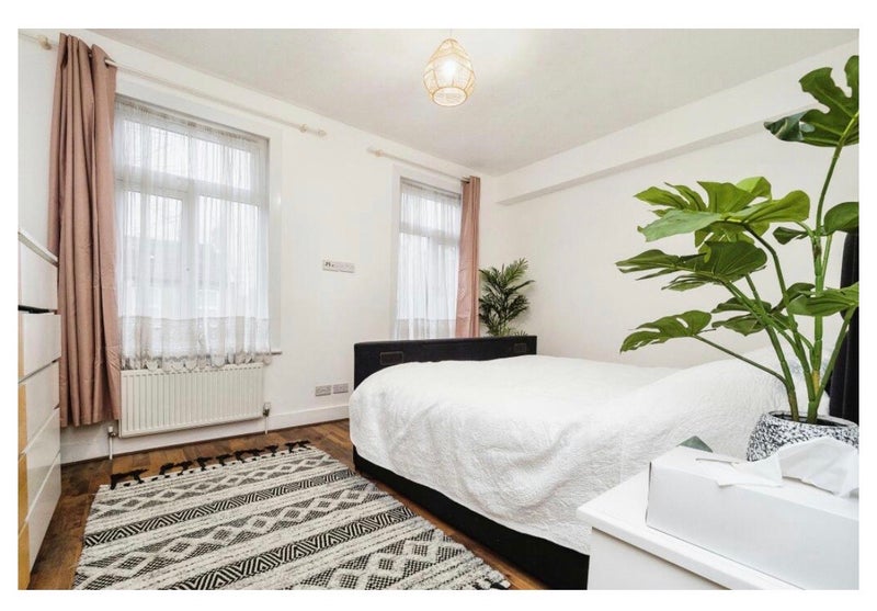 Room Kimberley Avenue in Greater London