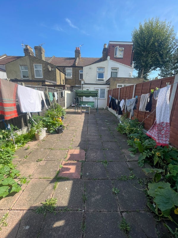 Room Courtland Road in Greater London