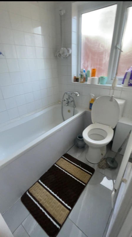 Room Courtland Road in Greater London
