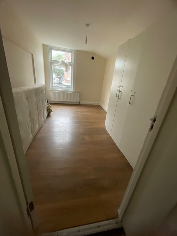 Room Courtland Road in Greater London