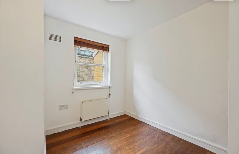 Flat Elsham Road in Greater London