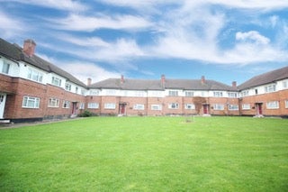 Flat Third Avenue in Greater London