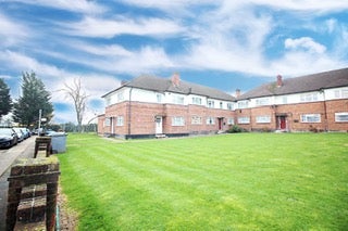 Flat Third Avenue in Greater London
