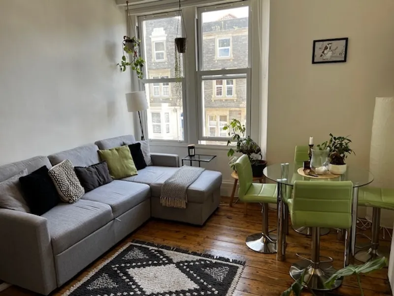 Flat Brigstocke Road in Bristol