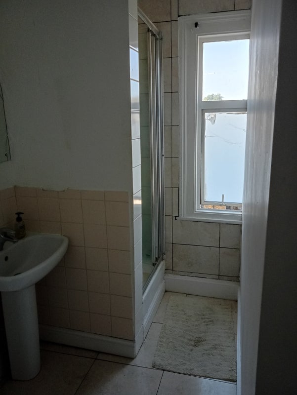 Room Chiswick High Road in Greater London