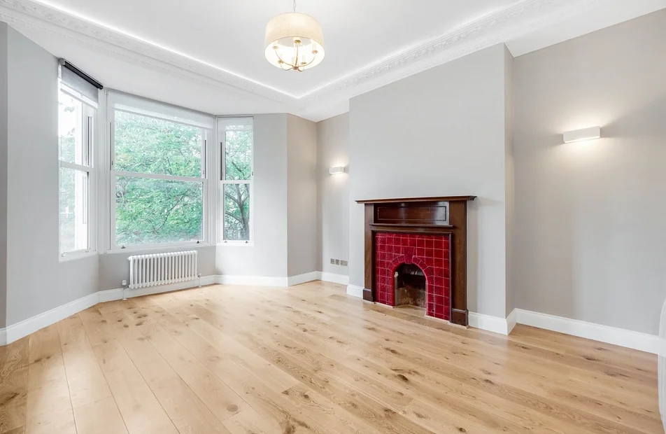 Flat Dewhurst Road in Greater London