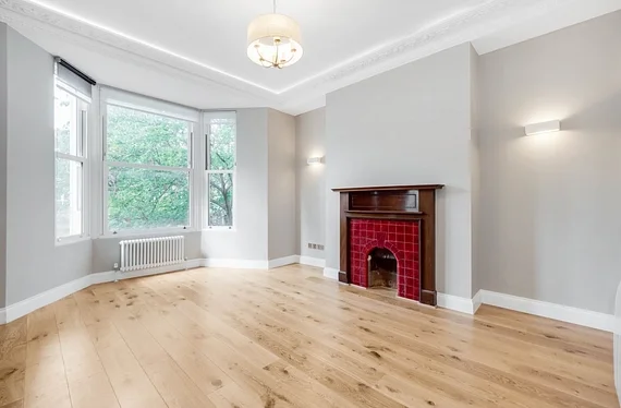 Flat Dewhurst Road in Greater London