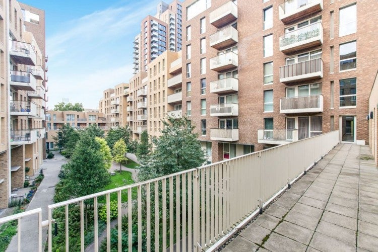 Flat Jefferson Plaza in Greater London