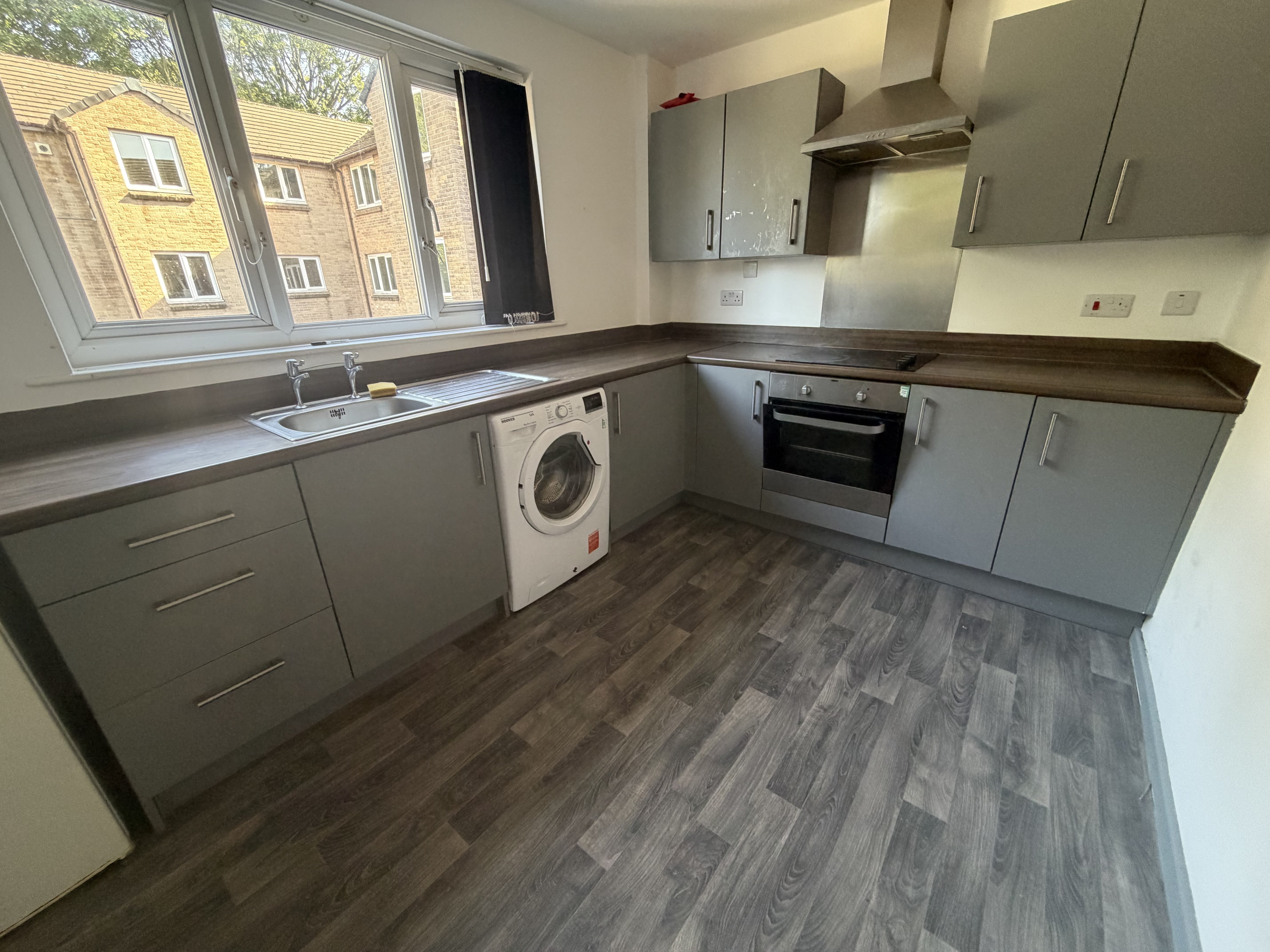 Flat Cecil Avenue in Bradford