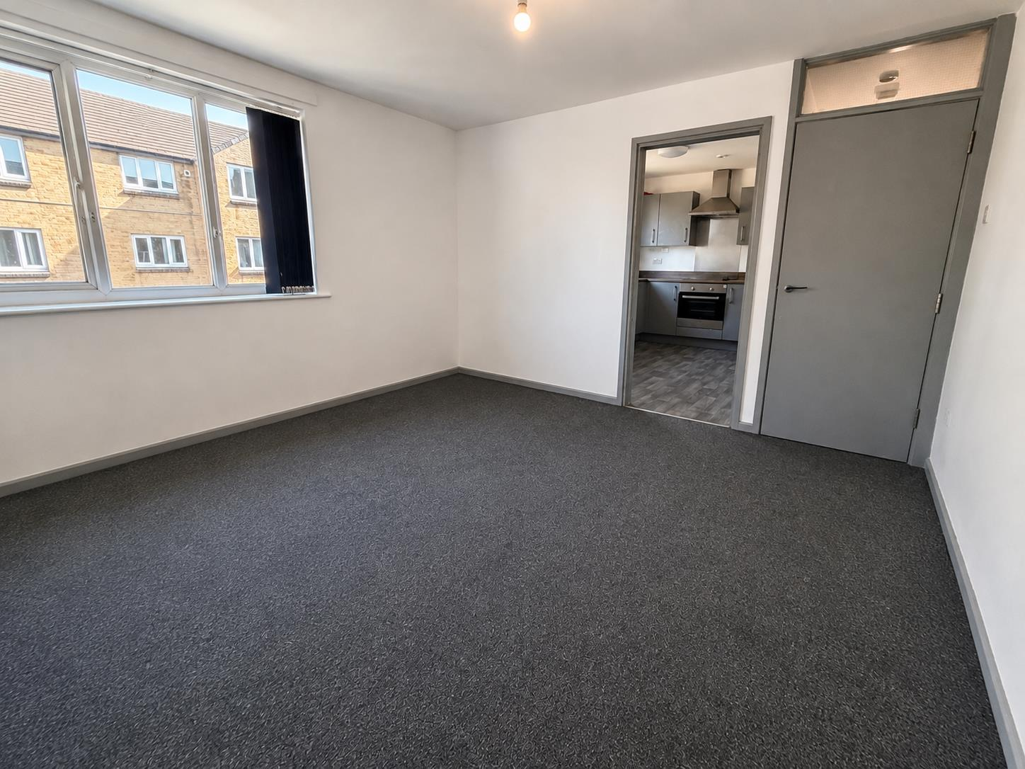 Flat Cecil Avenue in Bradford