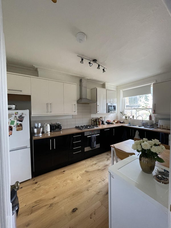 Room Hillfield Avenue in Greater London