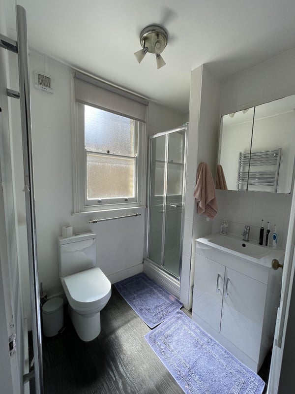 Room Hillfield Avenue in Greater London