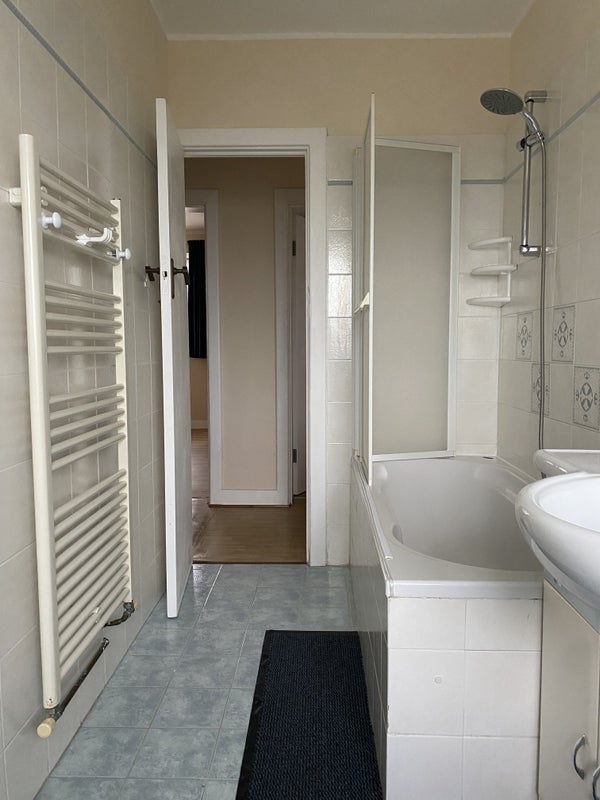 Flat Glyn Court in Greater London
