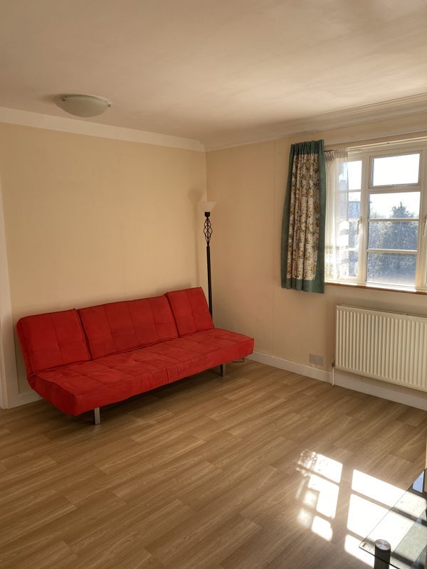 Flat Glyn Court in Greater London