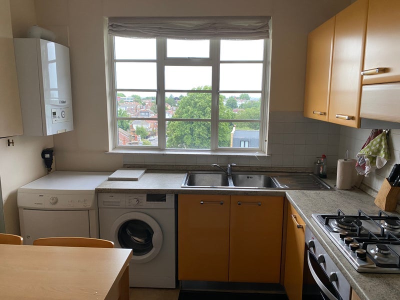 Flat Glyn Court in Greater London