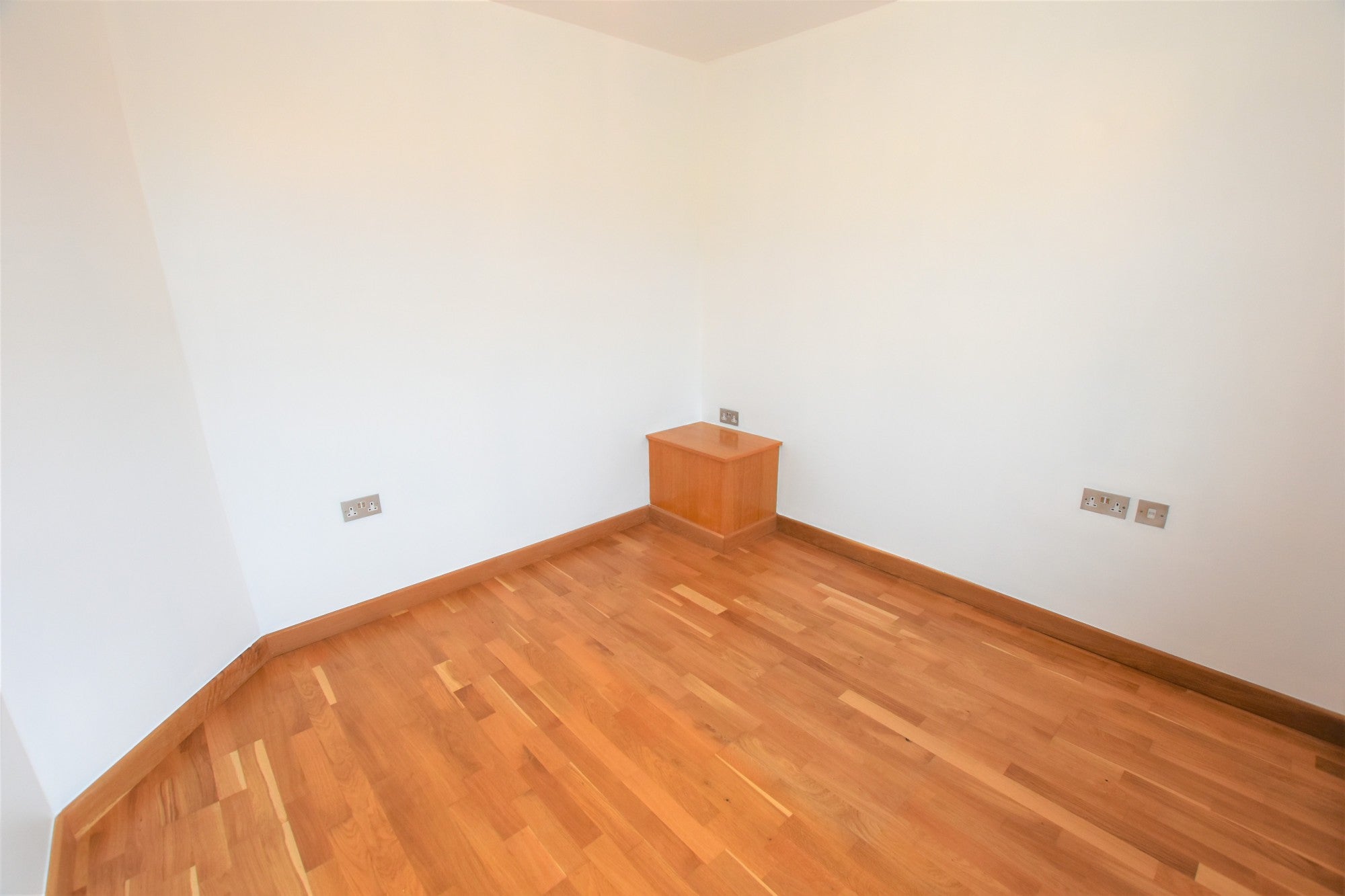 Flat Grant Road in Greater London
