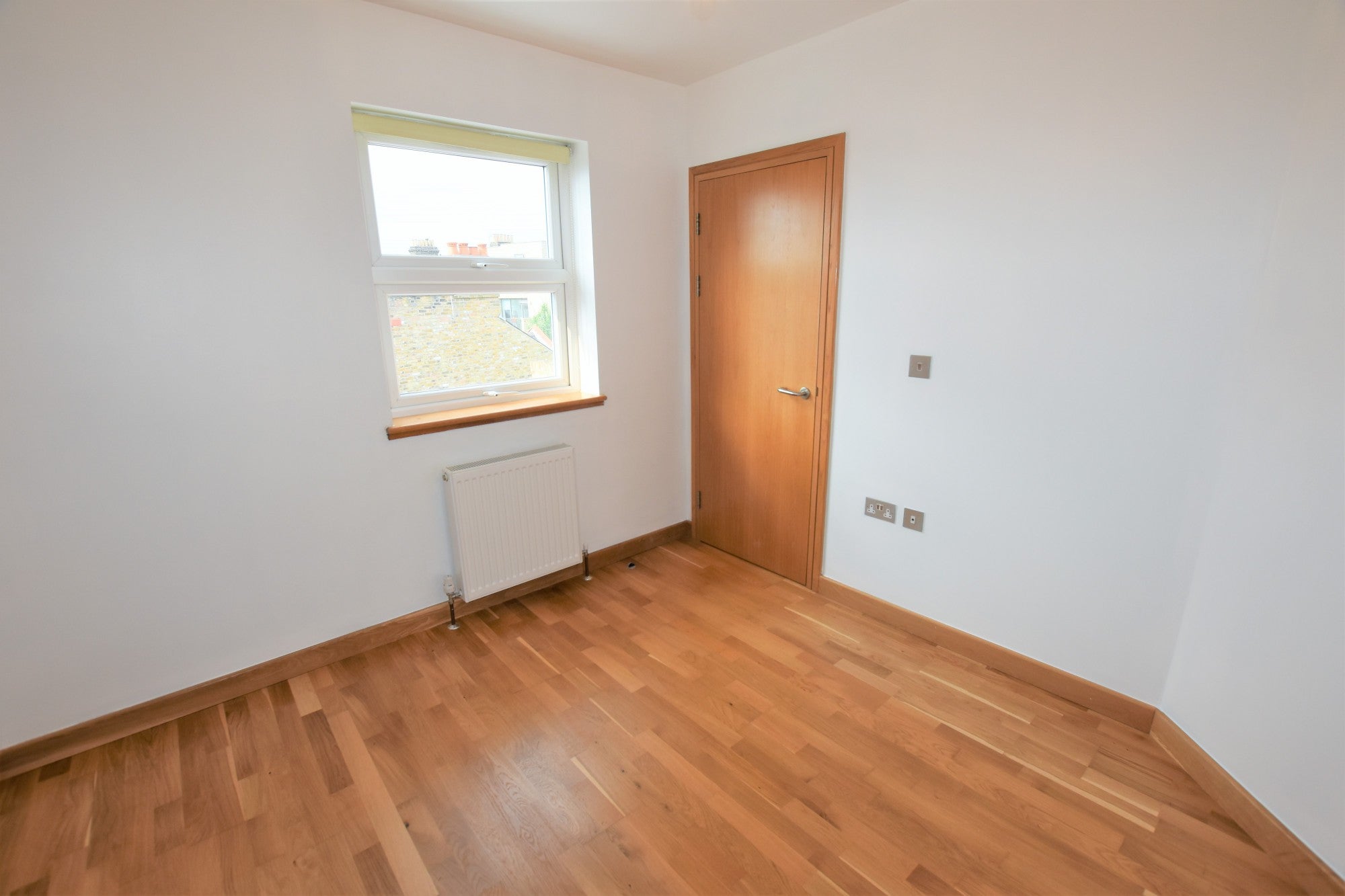 Flat Grant Road in Greater London