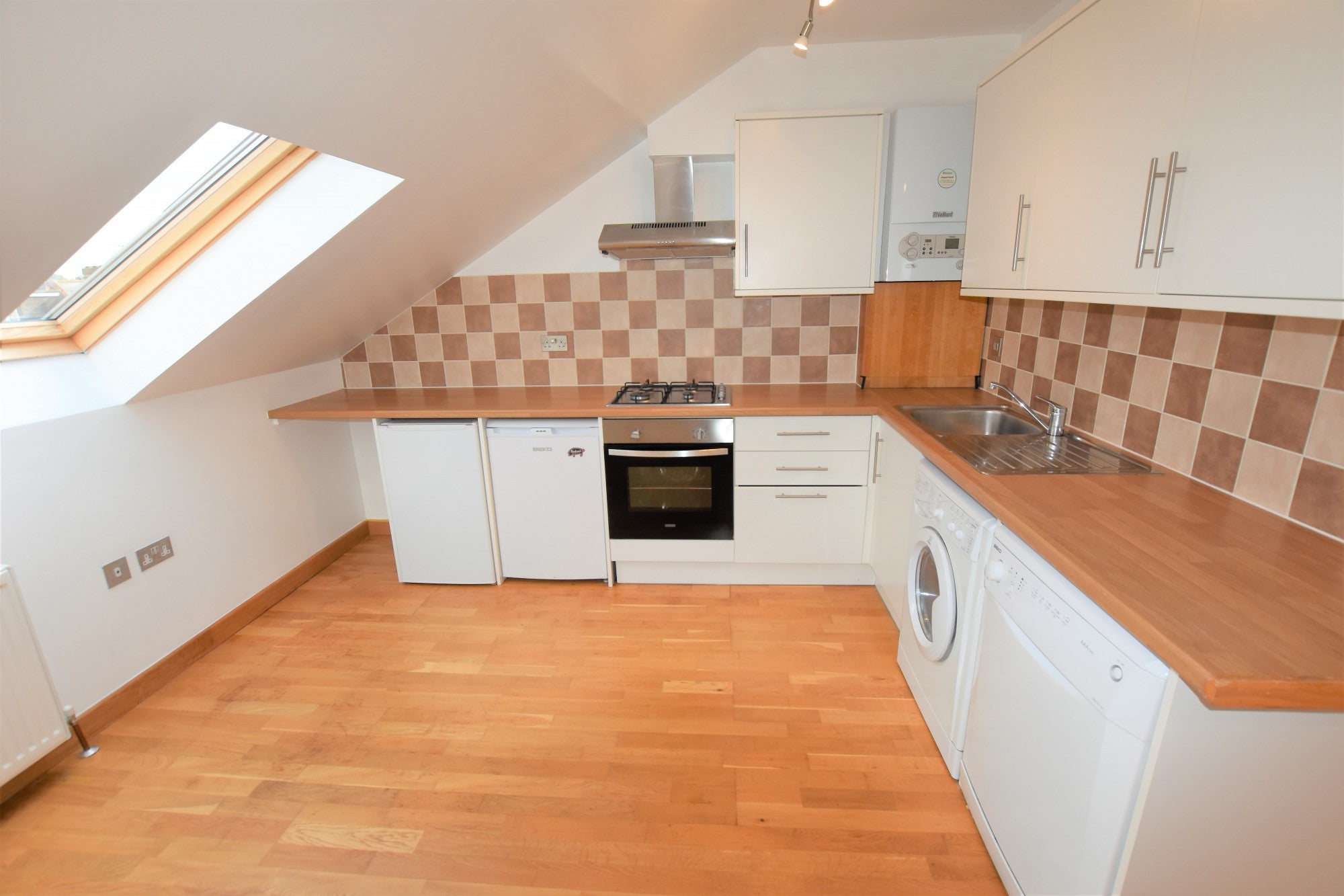 Flat Grant Road in Greater London