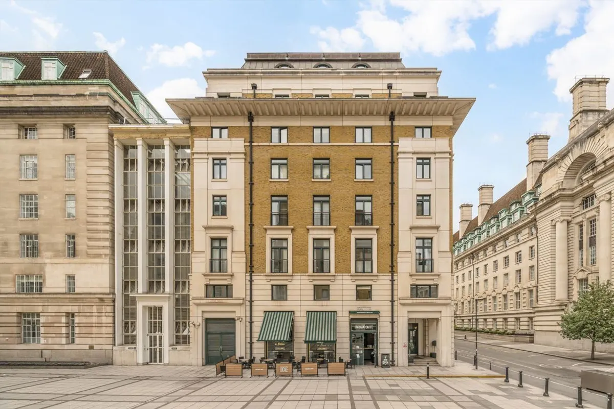 Flat Forum Magnum Square in Greater London