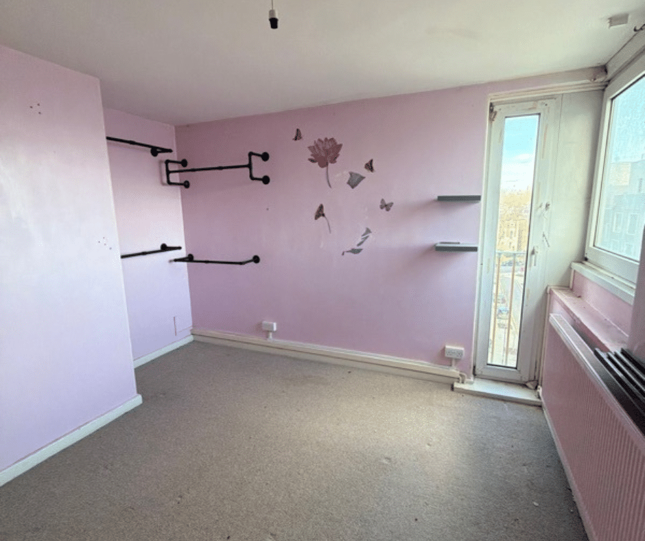 Flat Milburn Lane in Greater London