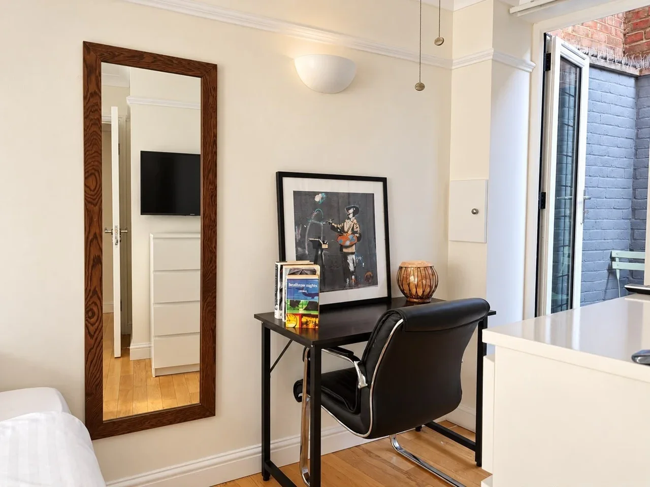 Room Granby Street in Greater London