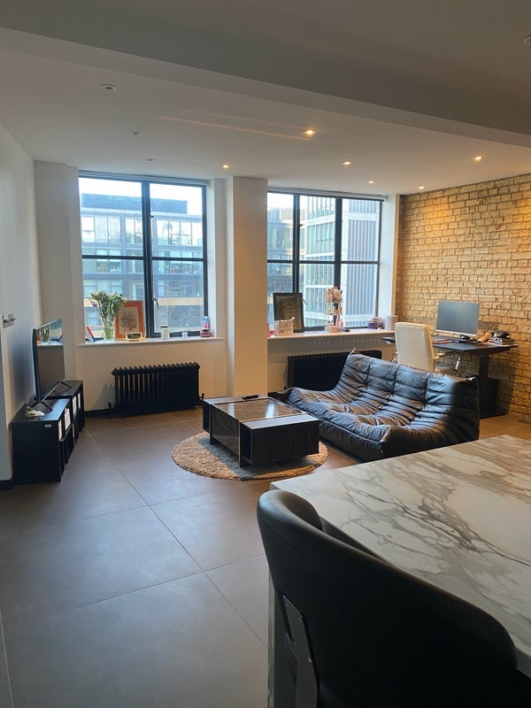 Flat Kingsland Road in Greater London