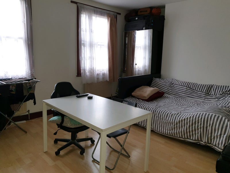 Room Evering Road in Greater London