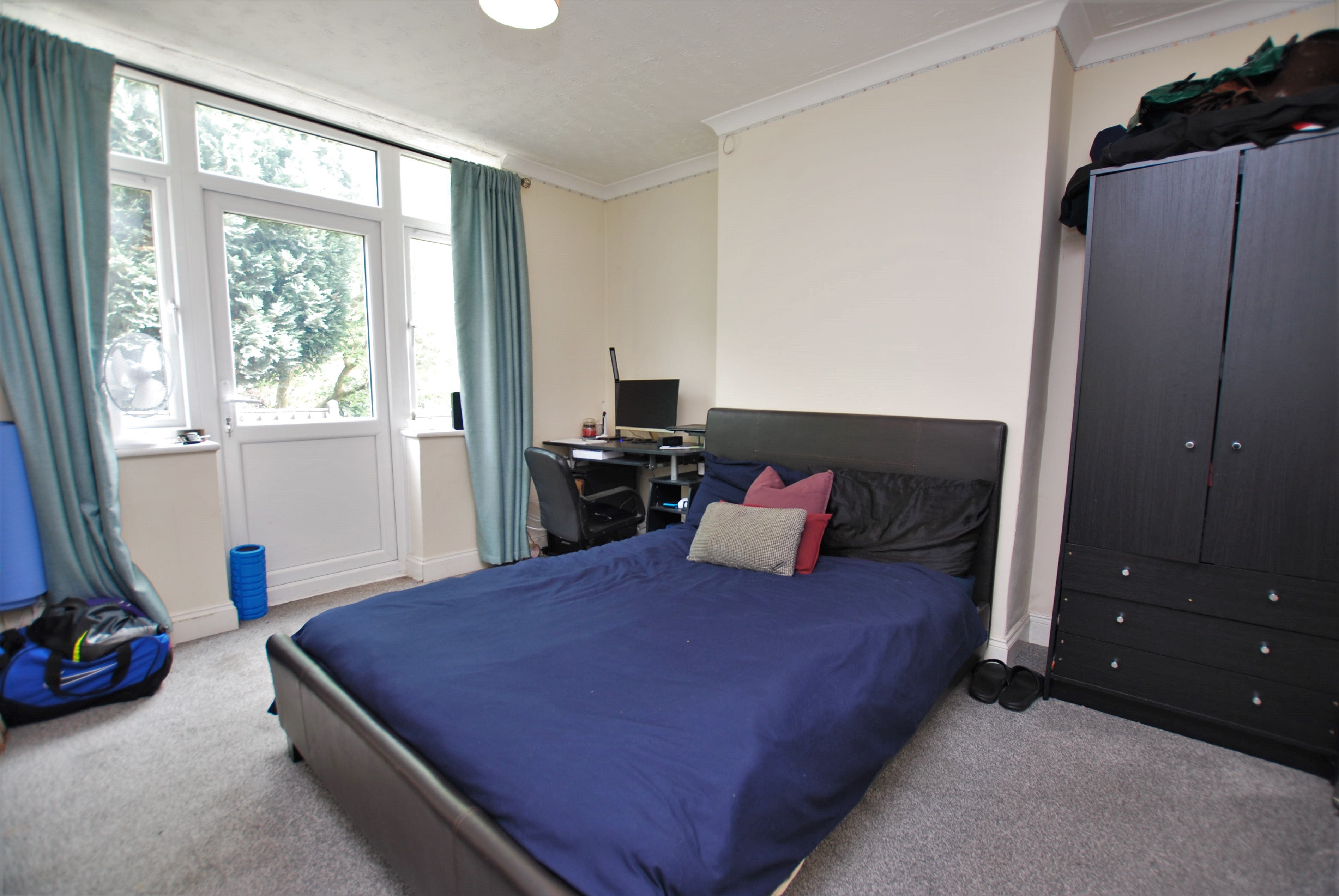 House Caxton Gardens in Guildford